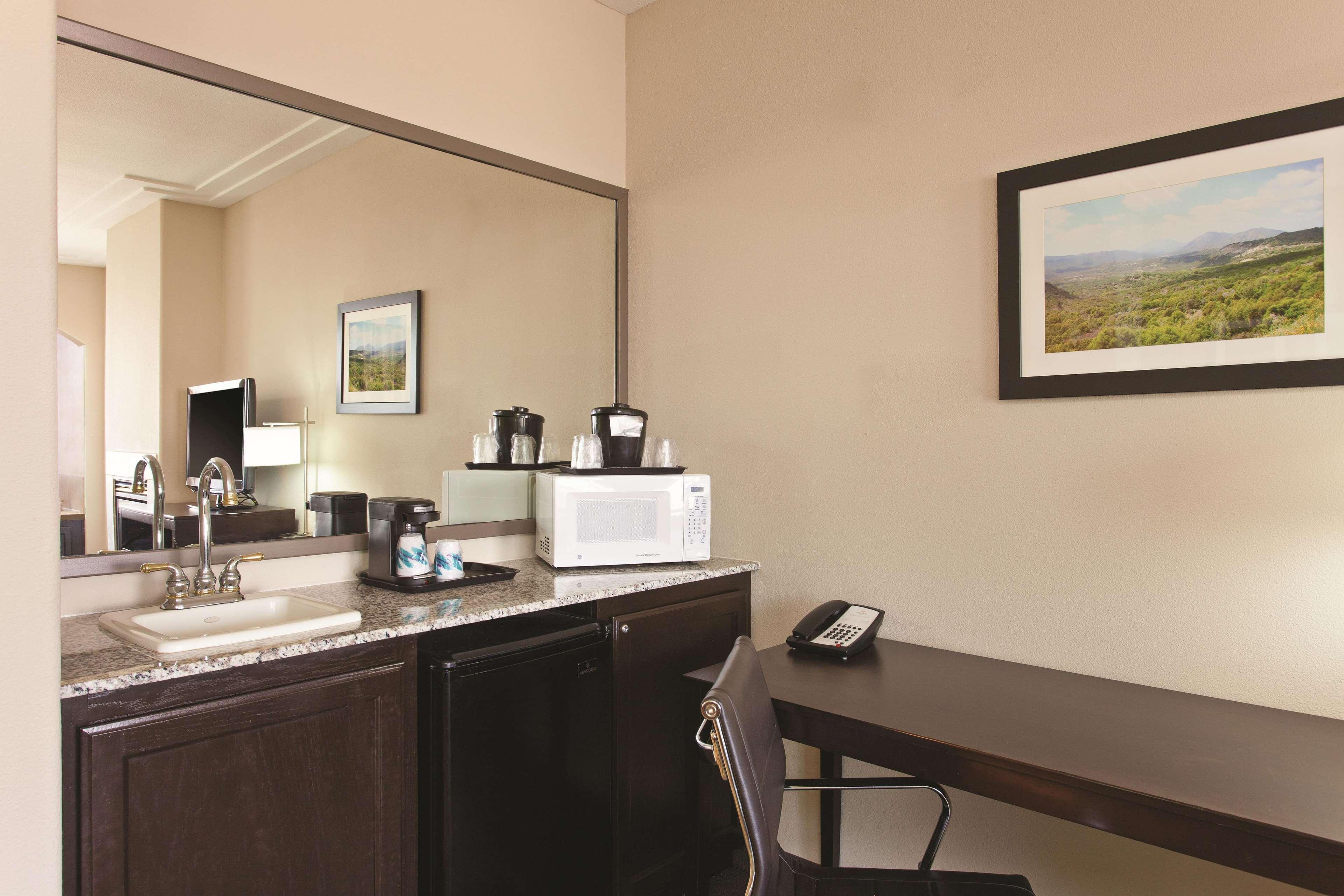 La Quinta By Wyndham Los Banos Exterior photo